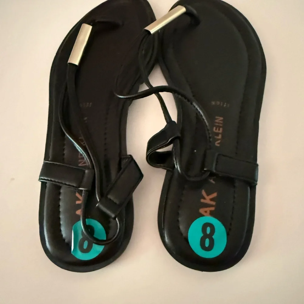 Anne Klein Kylian Black Minimalist Metal-Accent Thong Sandals Women’s 8 NEW